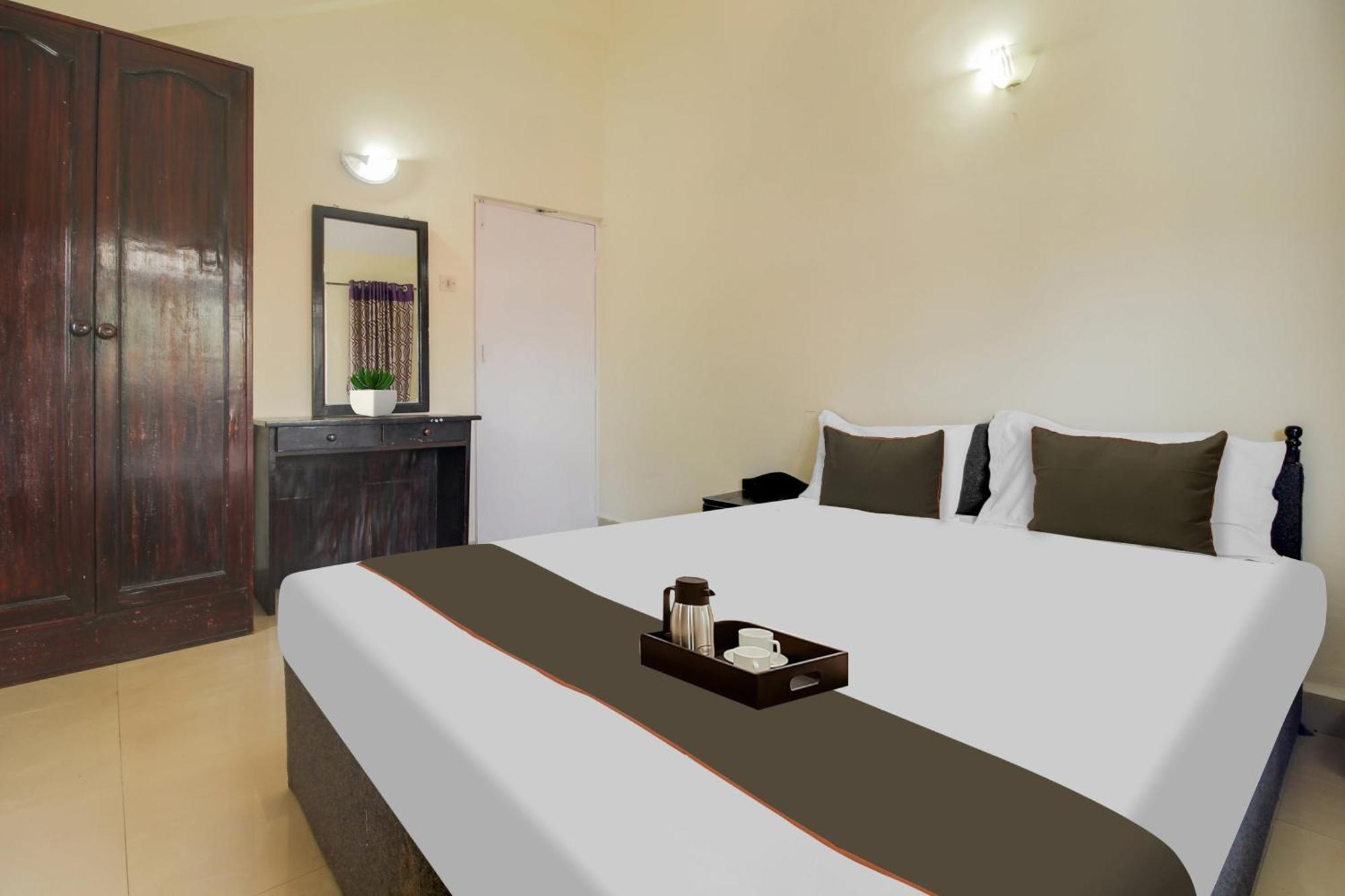 Capital O Royale Palms Hotel Бенаулим Екстериор снимка